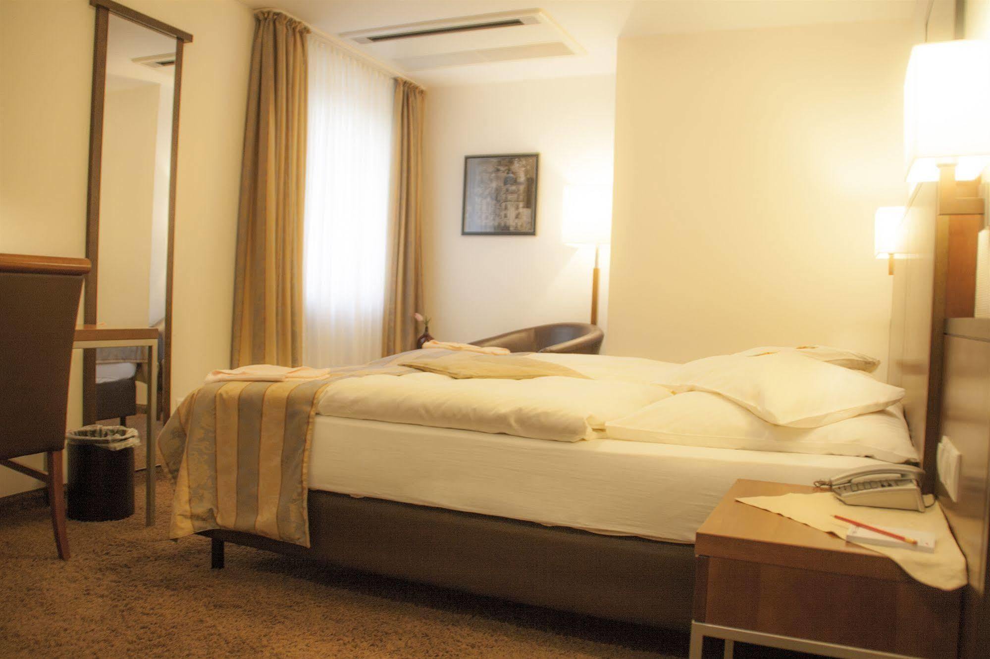 Hotel Zum Adler Βόννη Εξωτερικό φωτογραφία